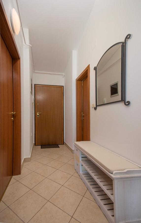 City Centre Sea View Apartment Pula Bagian luar foto