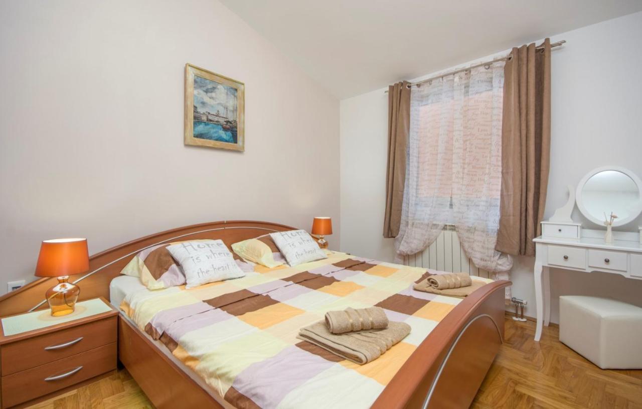City Centre Sea View Apartment Pula Bagian luar foto