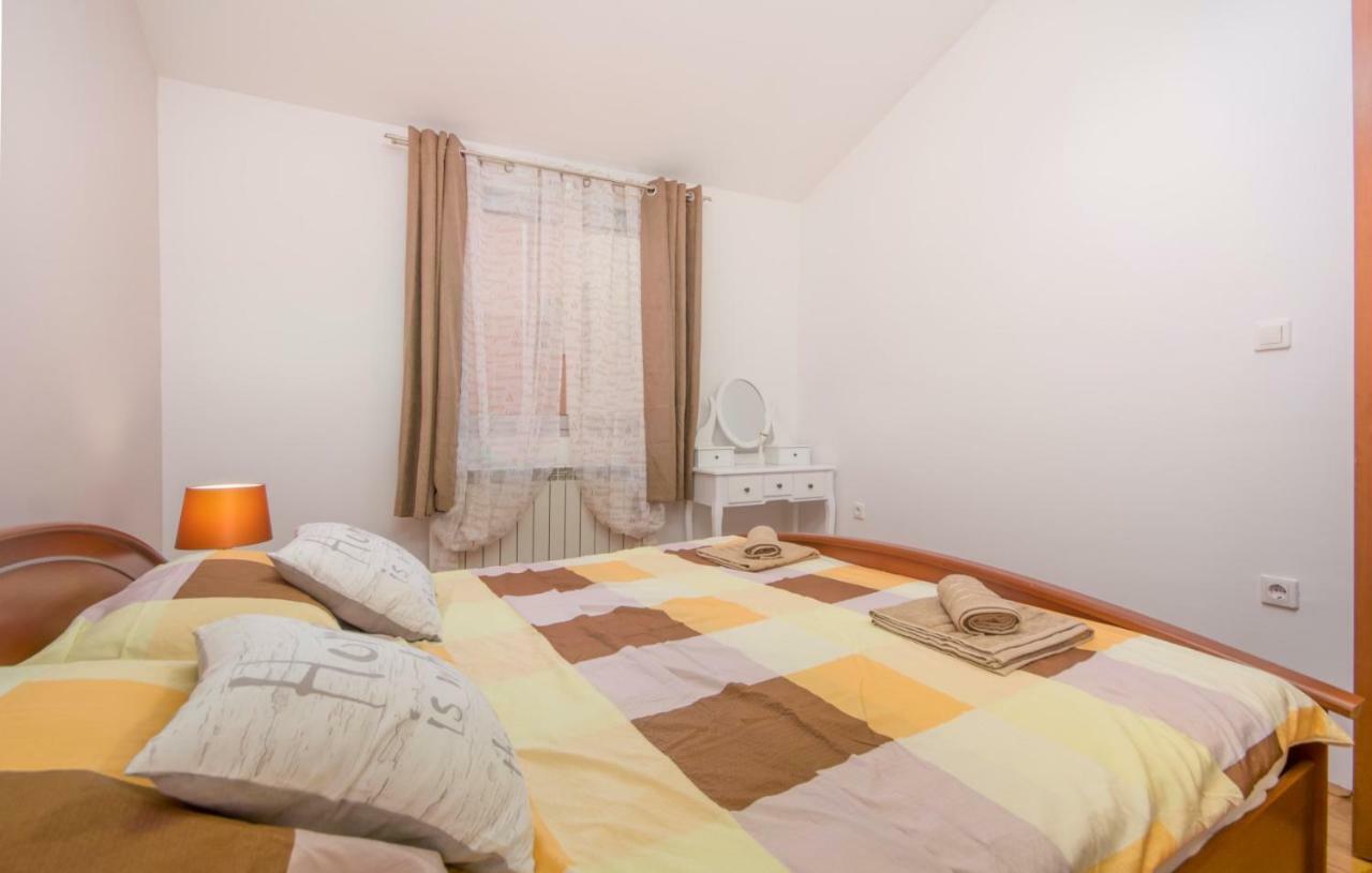 City Centre Sea View Apartment Pula Bagian luar foto